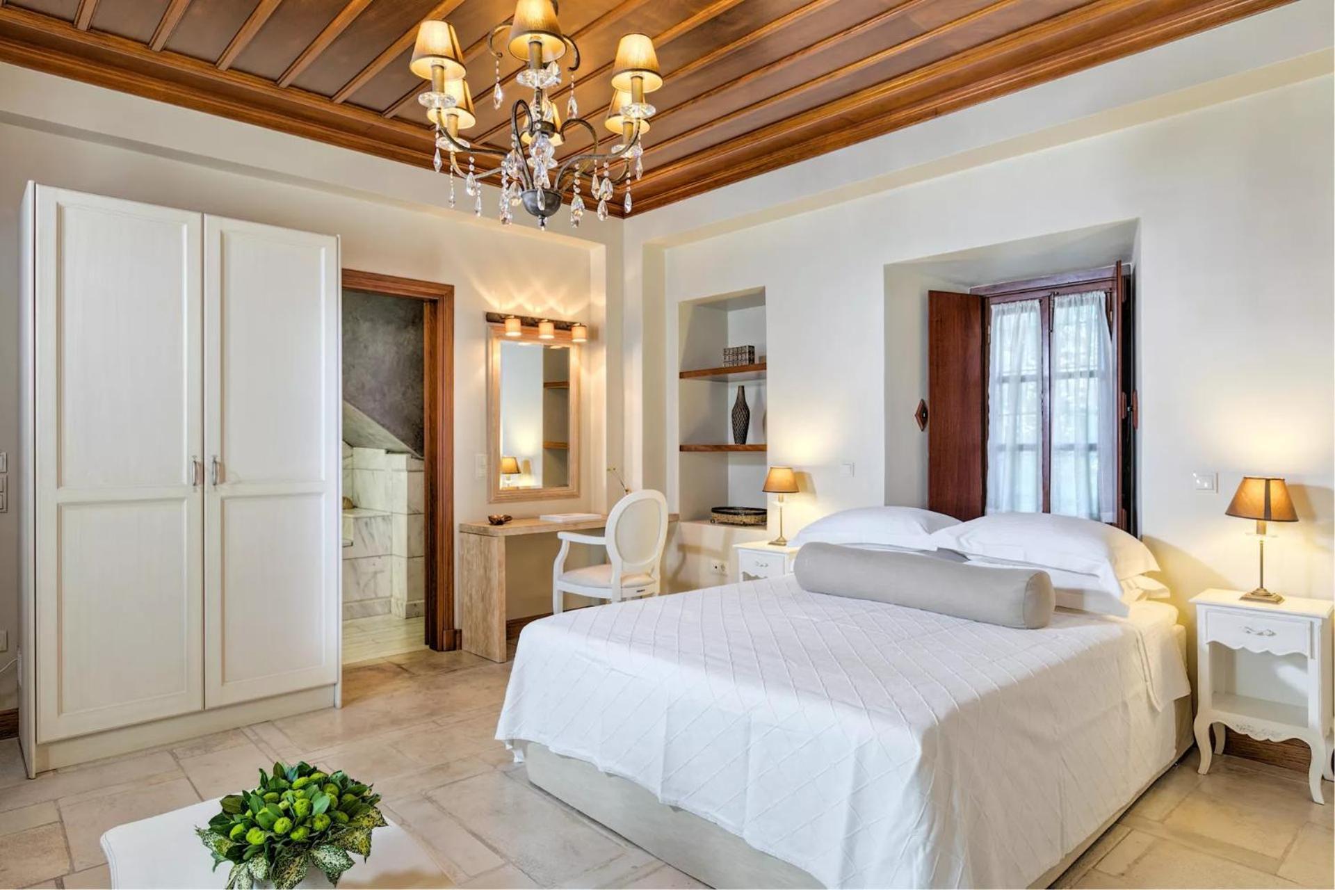 Mare Monte Luxury Suites Spetses Town Exterior photo