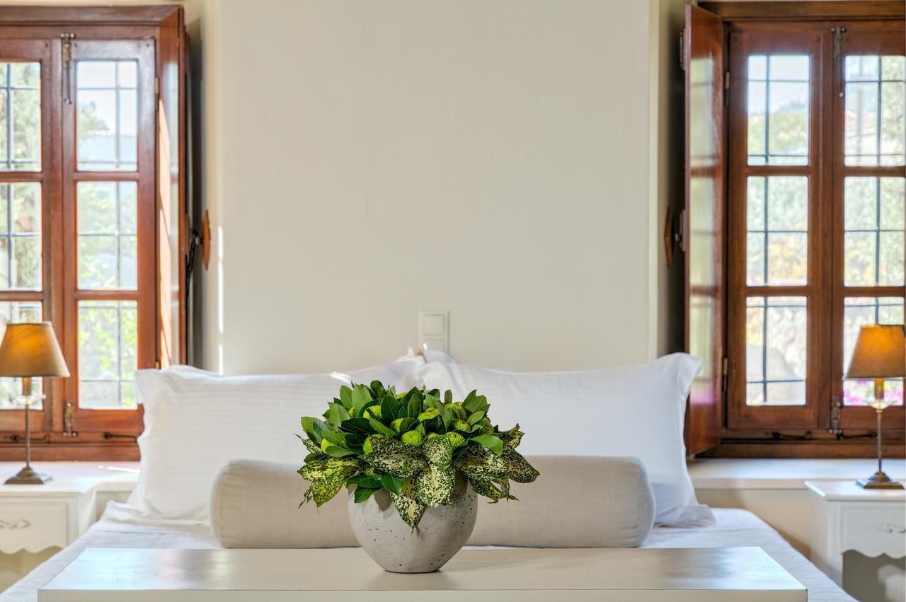 Mare Monte Luxury Suites Spetses Town Exterior photo