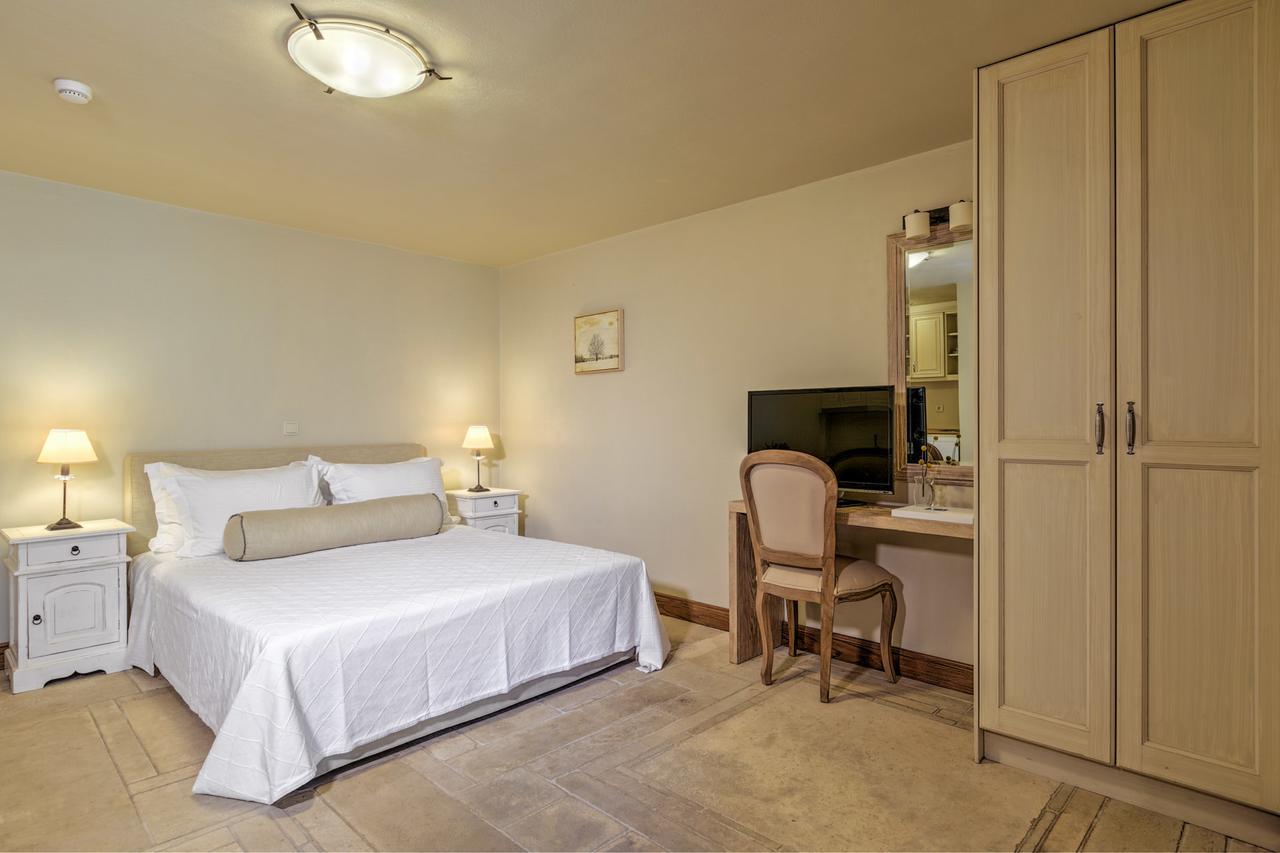 Mare Monte Luxury Suites Spetses Town Exterior photo