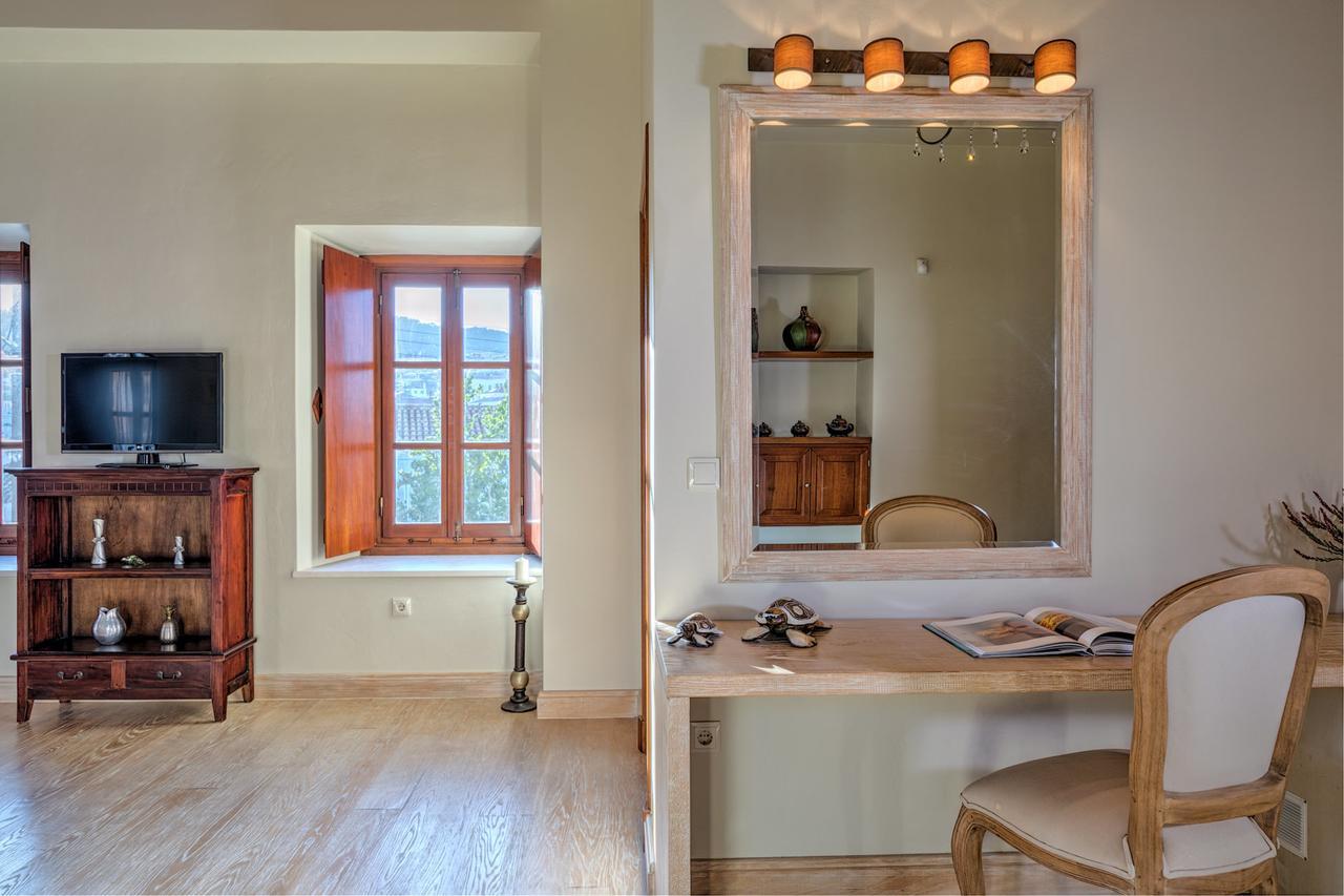 Mare Monte Luxury Suites Spetses Town Exterior photo