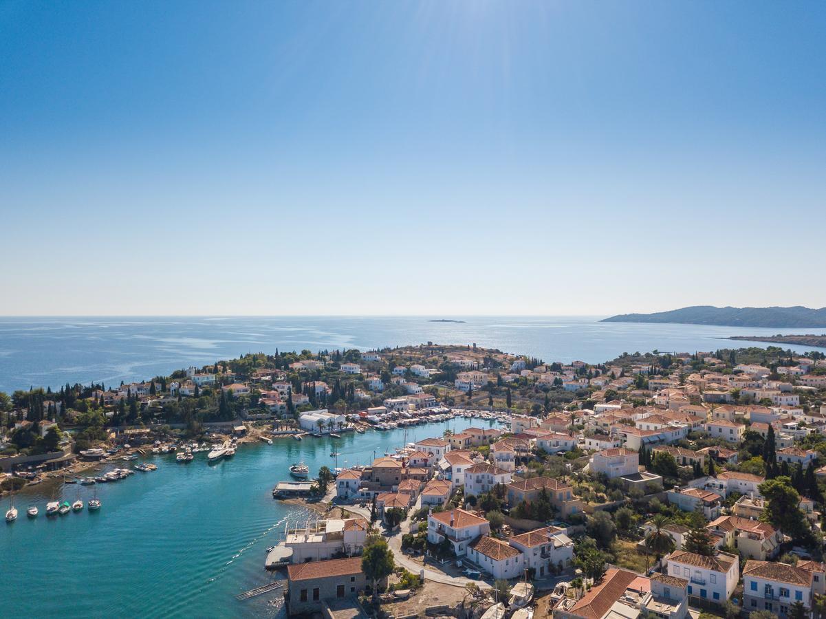 Mare Monte Luxury Suites Spetses Town Exterior photo